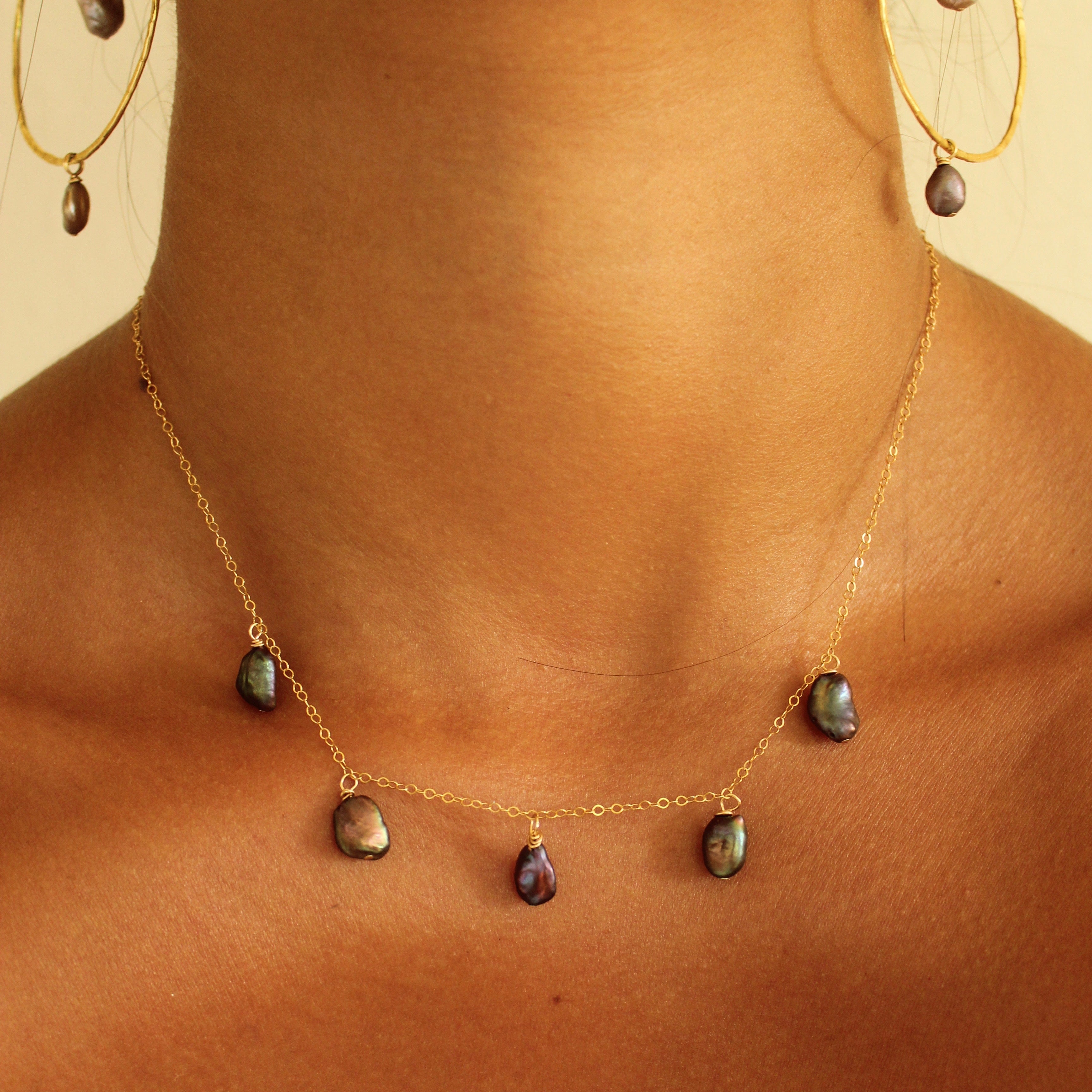 CHELSY KESHI NECKLACE