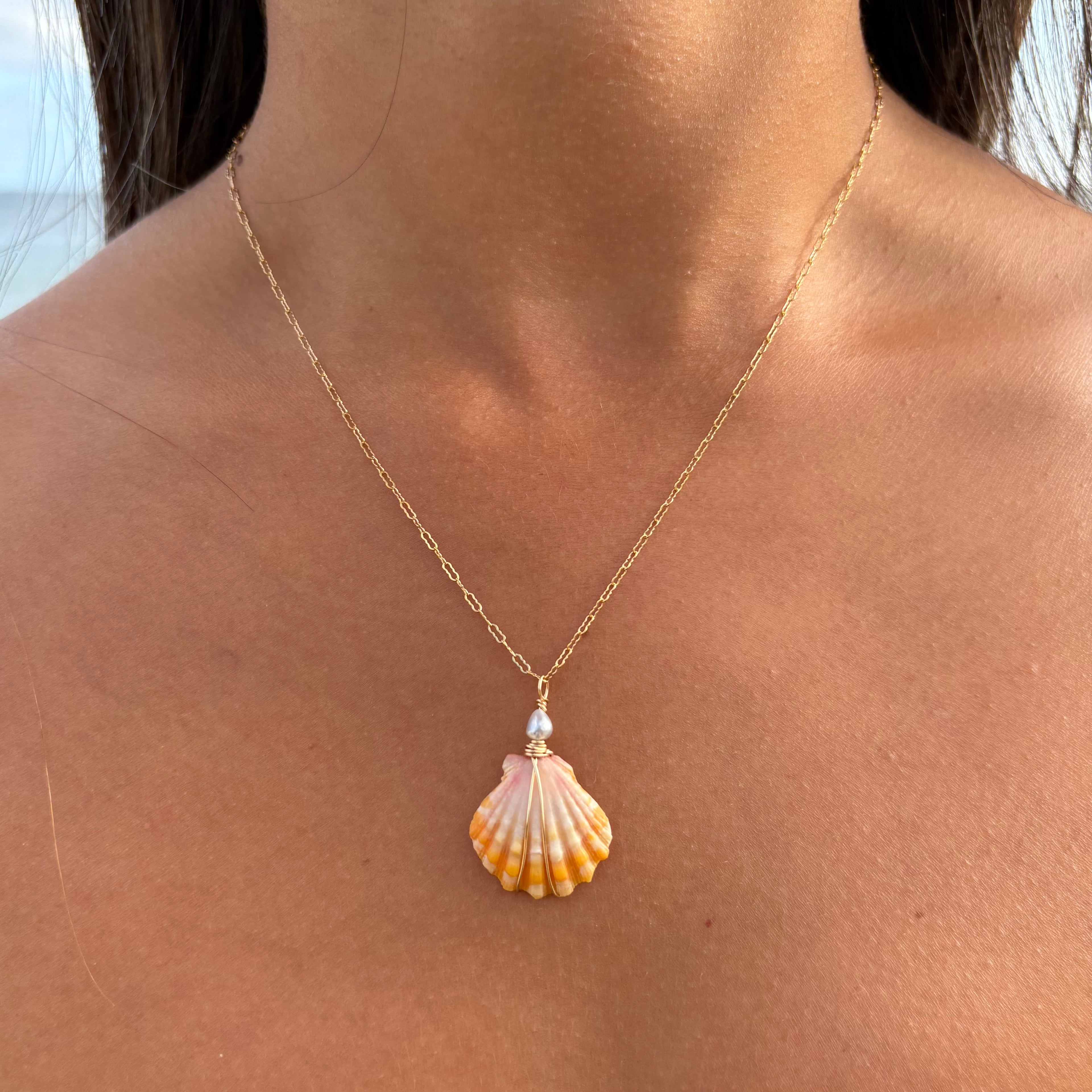 GOLD SUNRISE SHELL + KESHI NECKLACE
