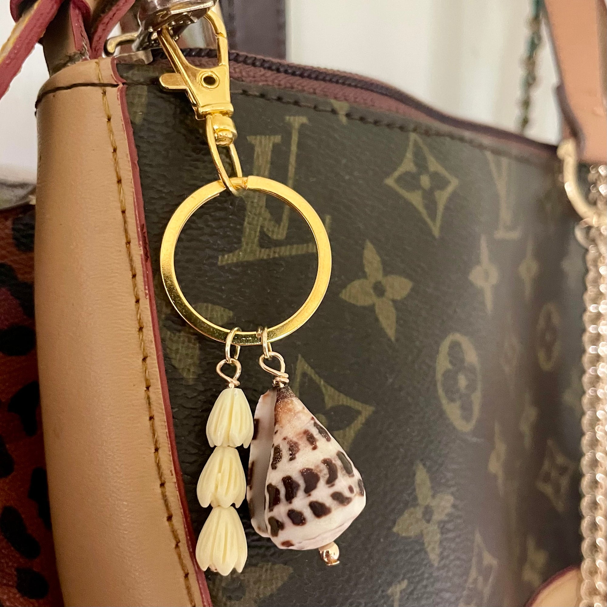 O.G LOCAL GIRL SHELL KEYCHAIN