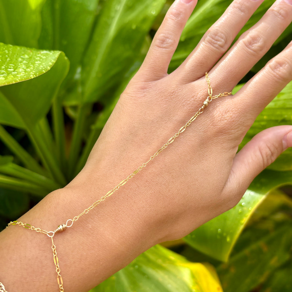 EVERYDAY MINIMALIST HAND CHAIN