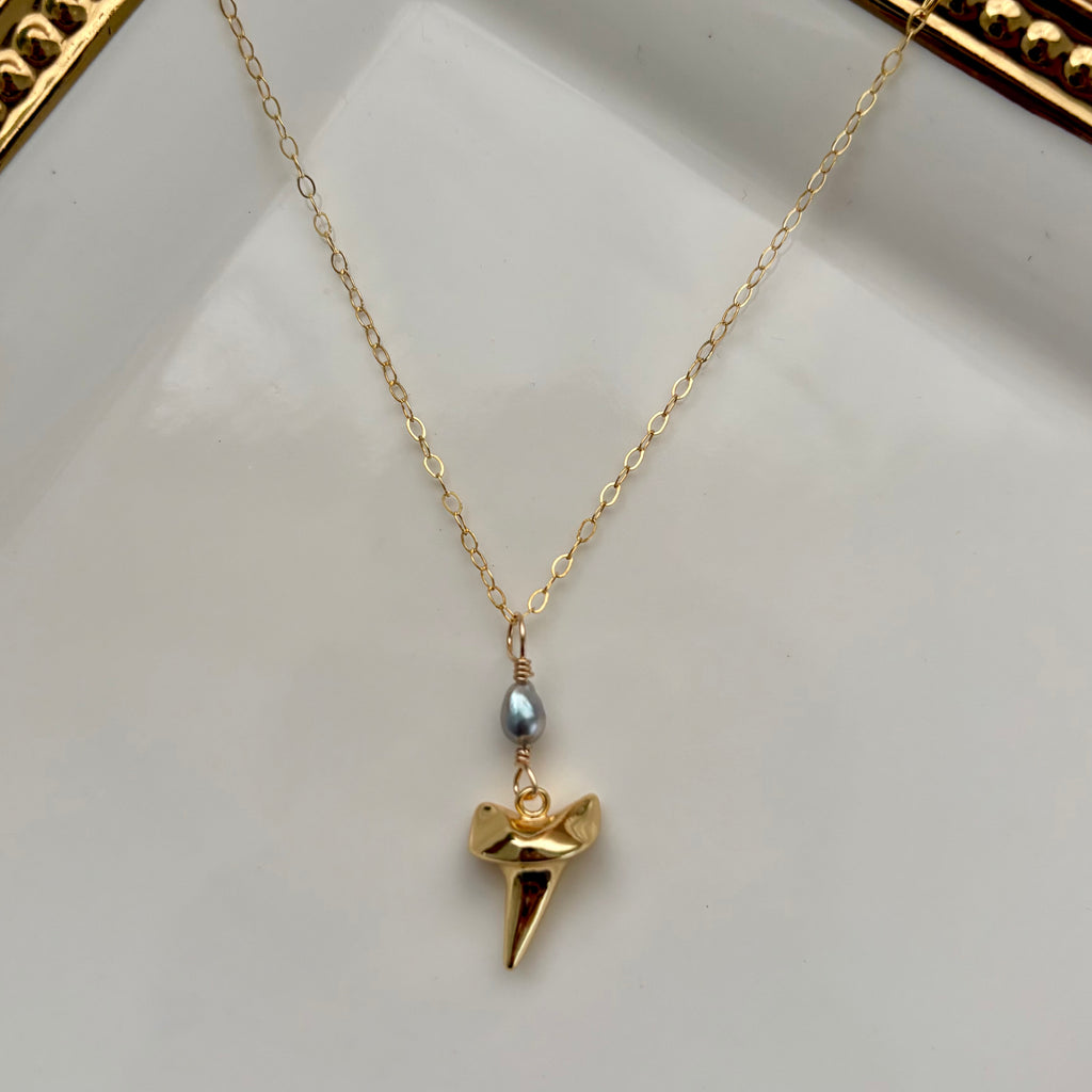 MANŌ + KESHI NECKLACE