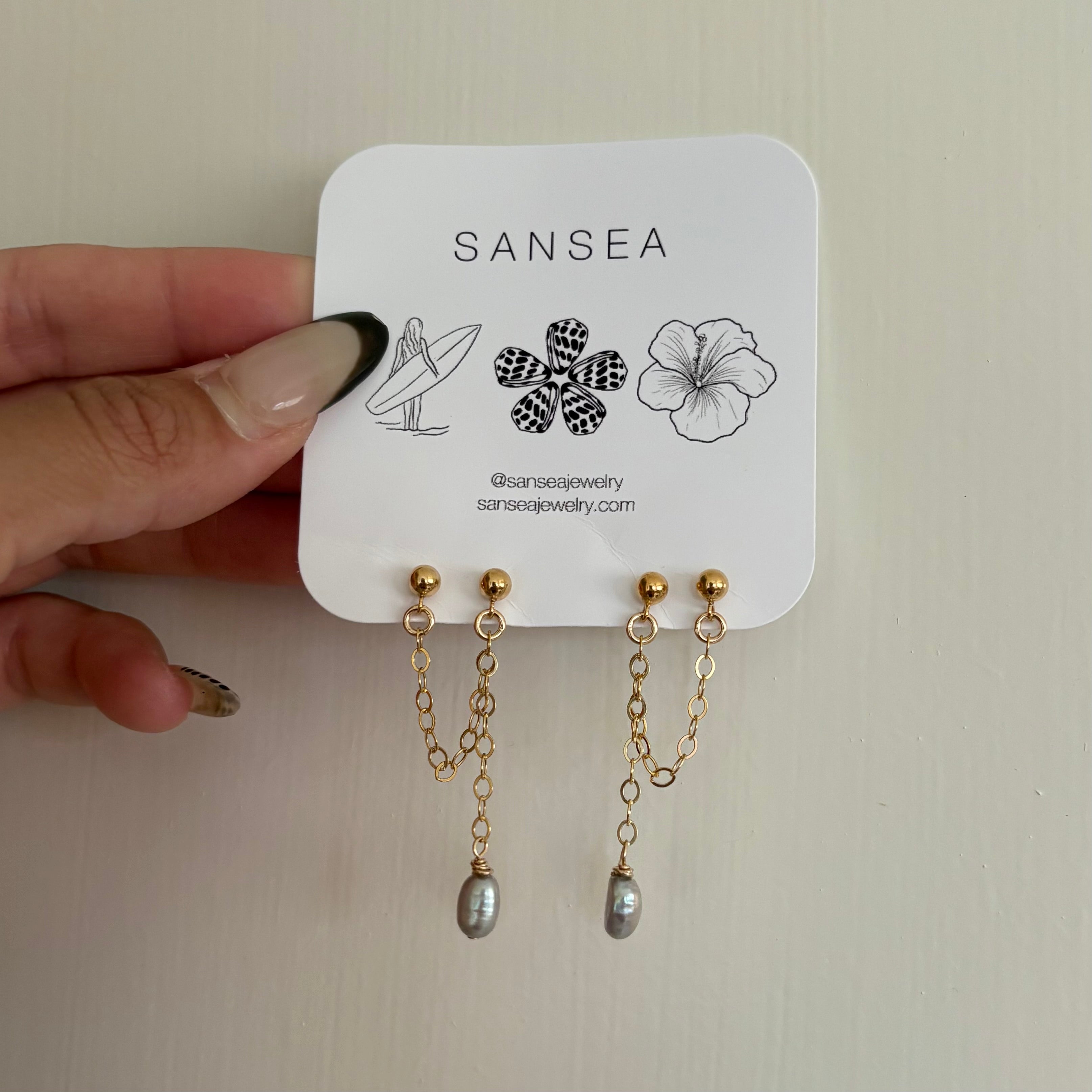 LIGHT GREY KESHI STATEMENT EARRINGS