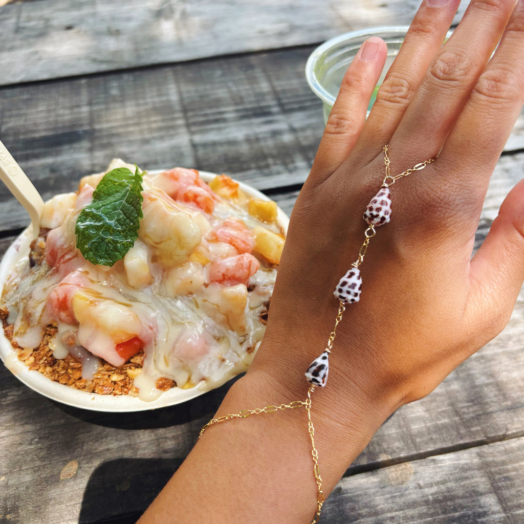 HEBREW SHELL HAND CHAIN