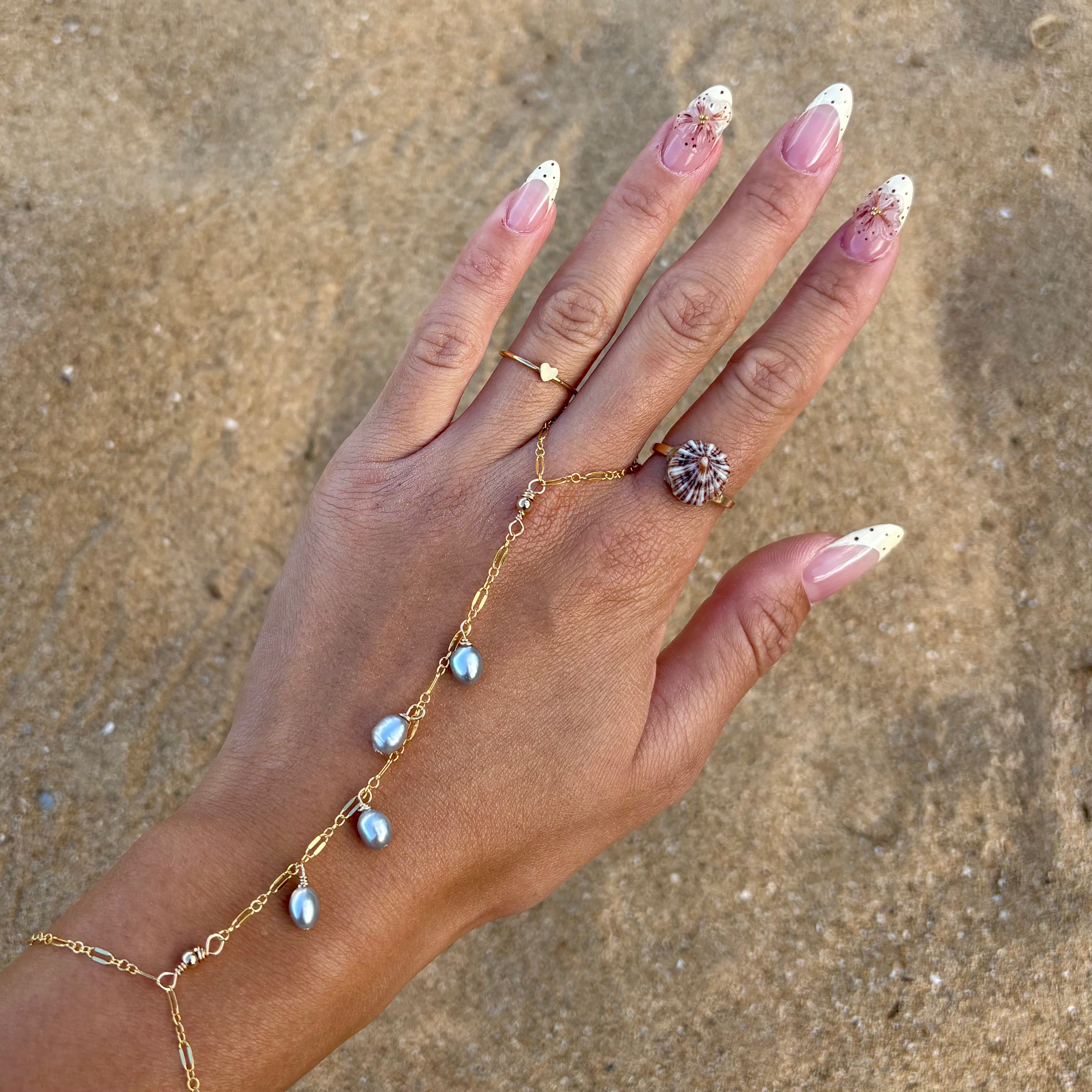 KESHI DROPLET HAND CHAIN