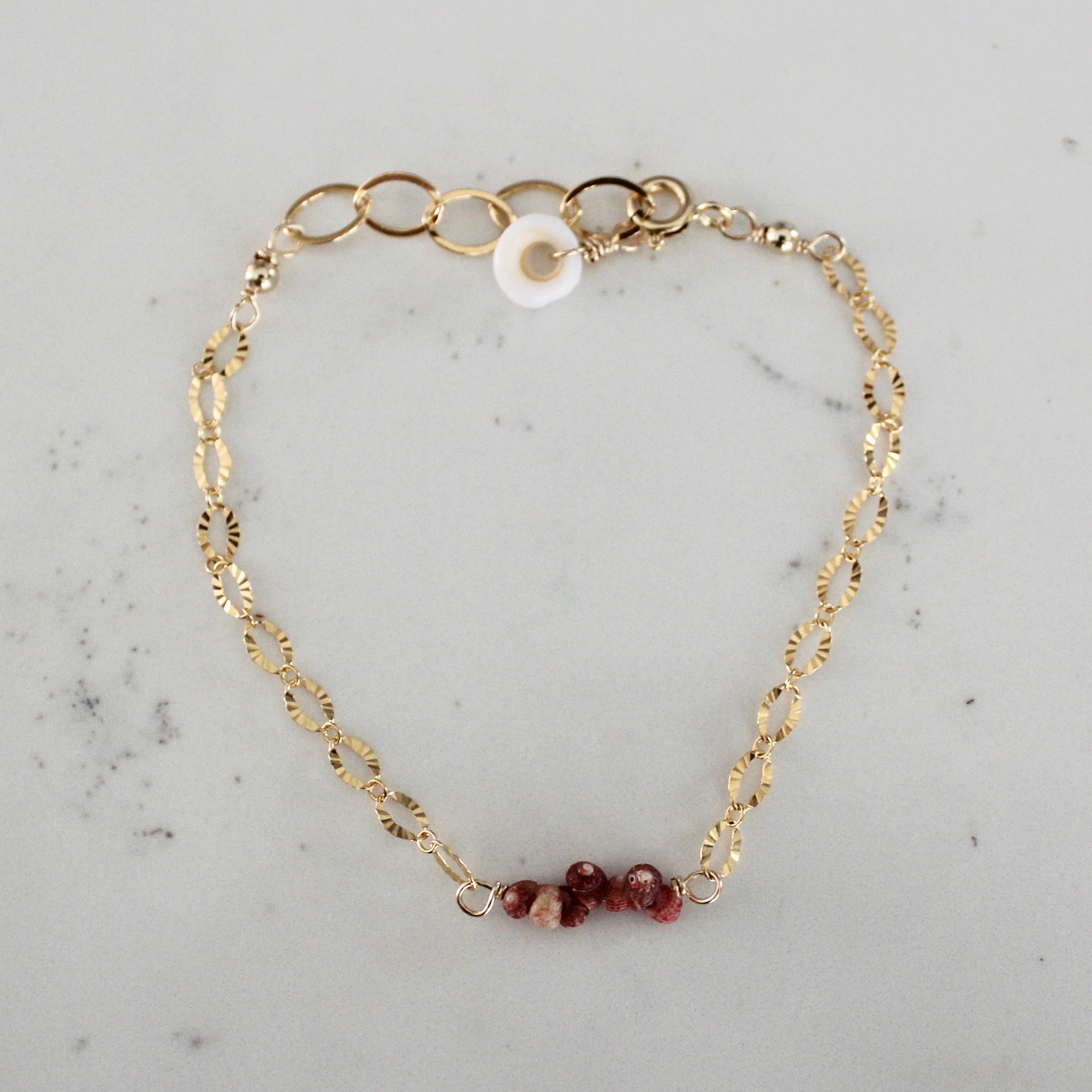 DAINTY KAHELELANI SHELL BRACELET