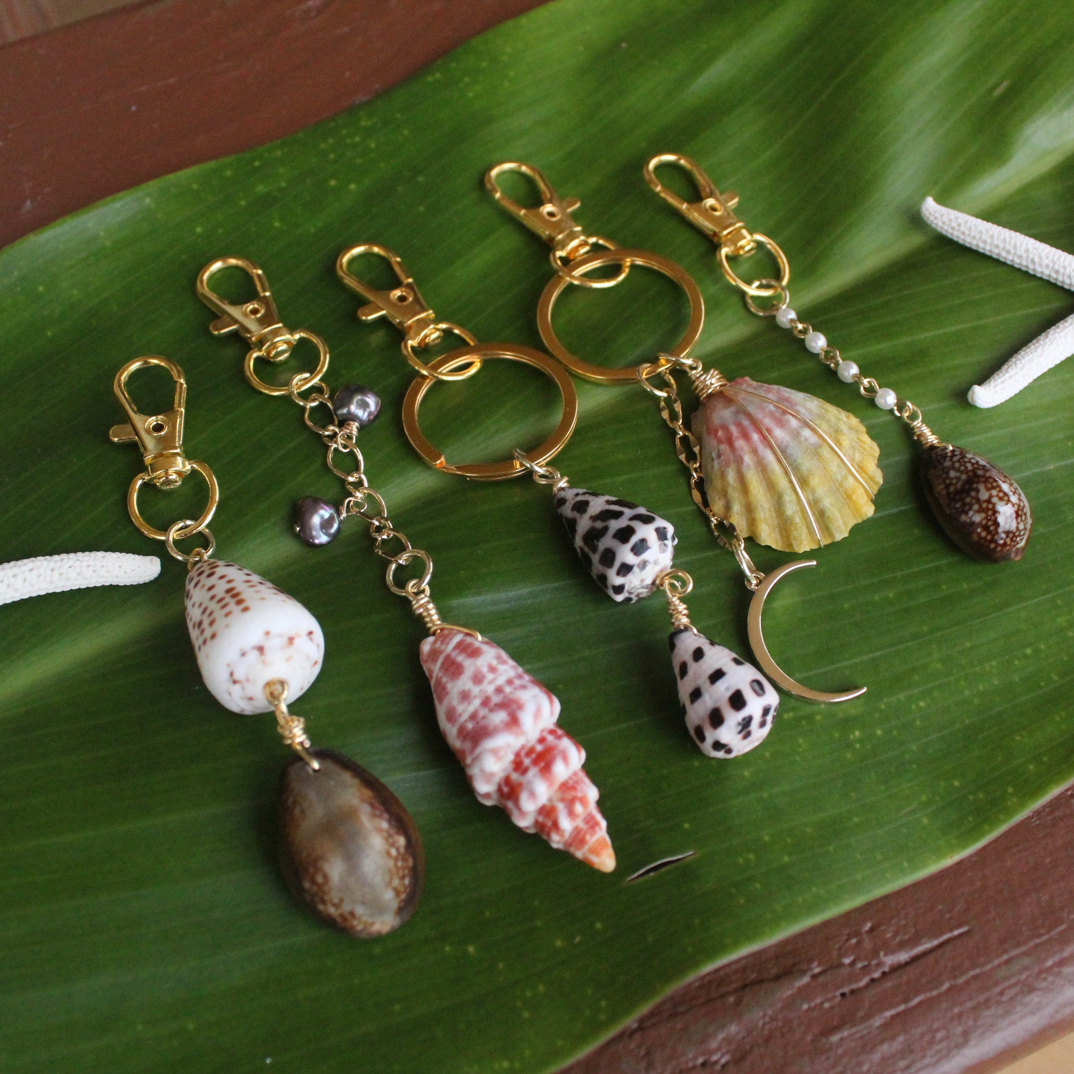 SANSEA SHELL KEYCHAIN