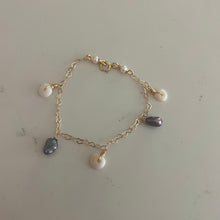 Load image into Gallery viewer, KESHI PEARL + PUKA SHELL CHARM BRACELET
