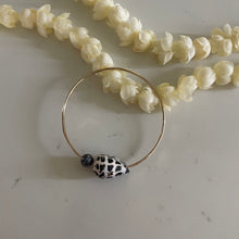 Load image into Gallery viewer, HAWAI‘I PRINCESS BANGLE SIZE 7.5
