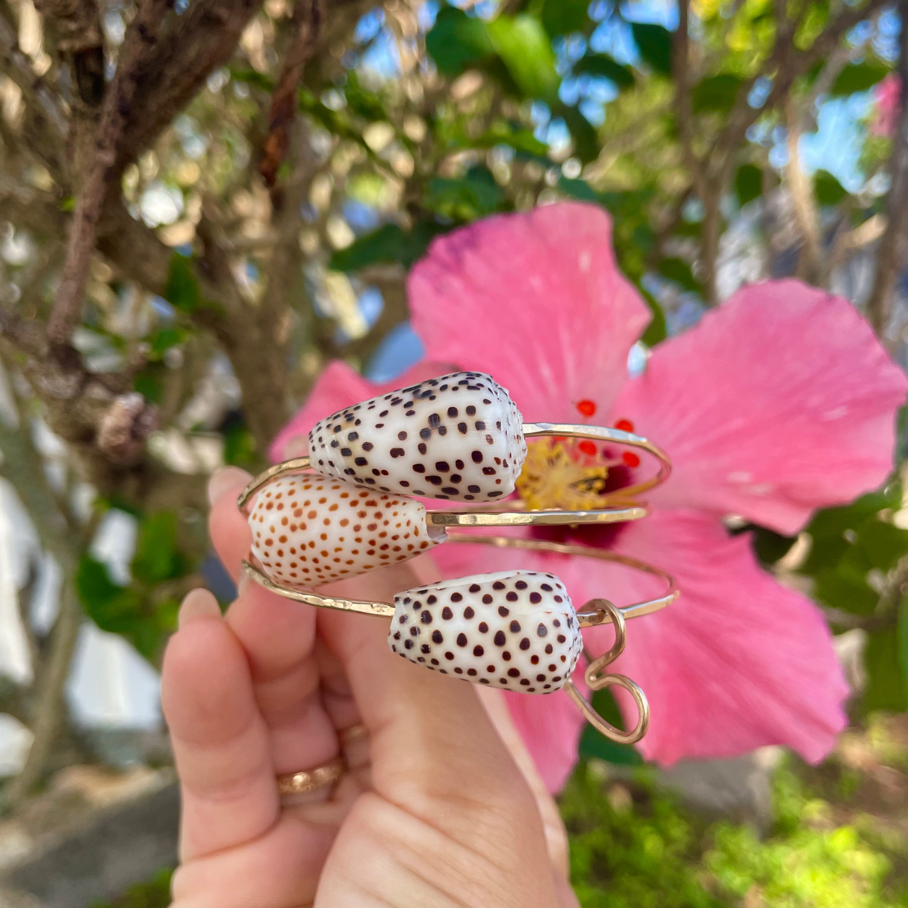 FLEA CONE SHELL BANGLE