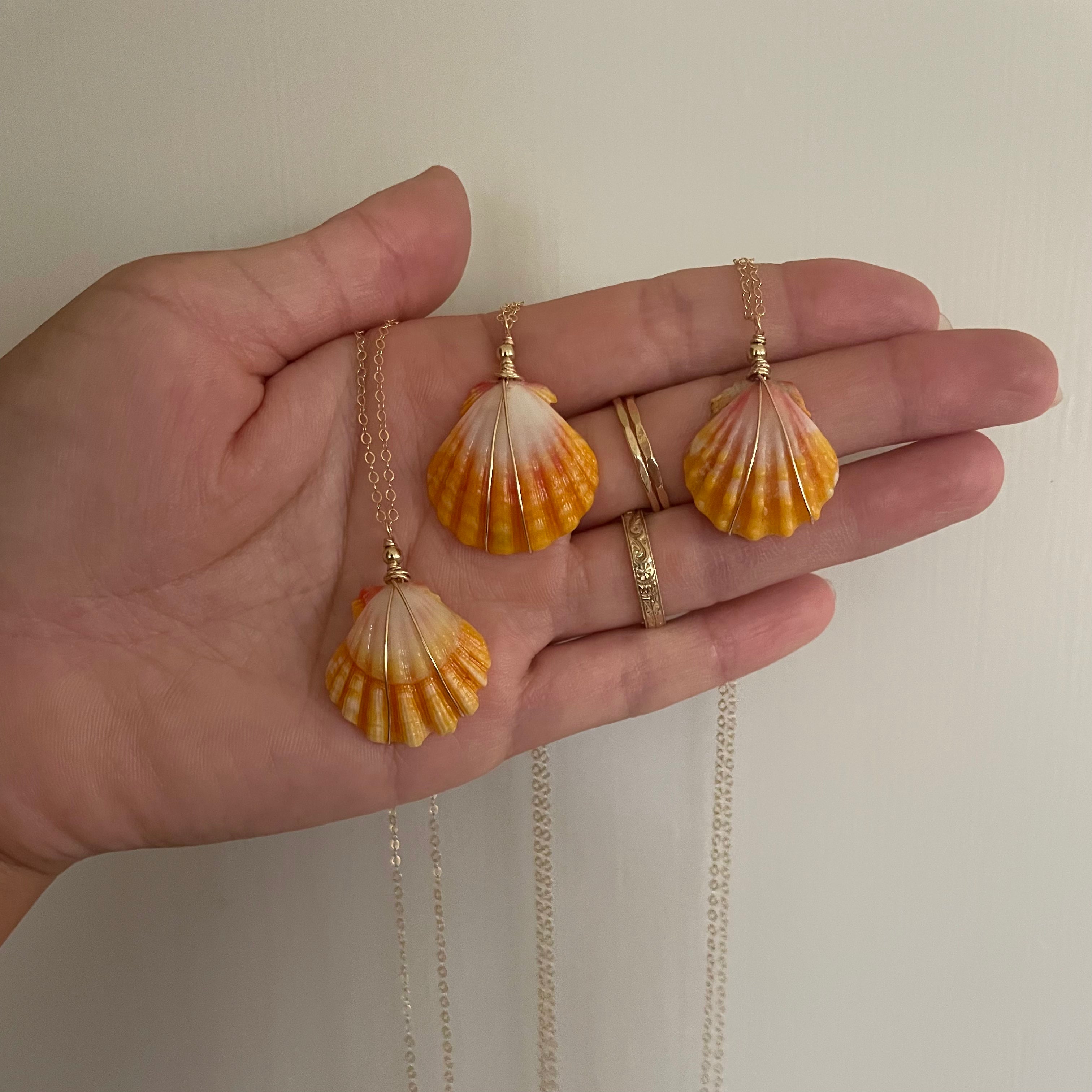 CLASSIC GOLD SUNRISE SHELL NECKLACE