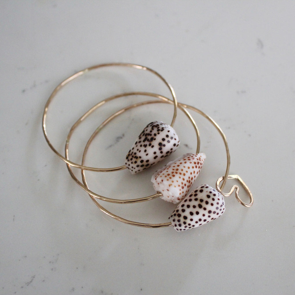 FLEA CONE SHELL BANGLE