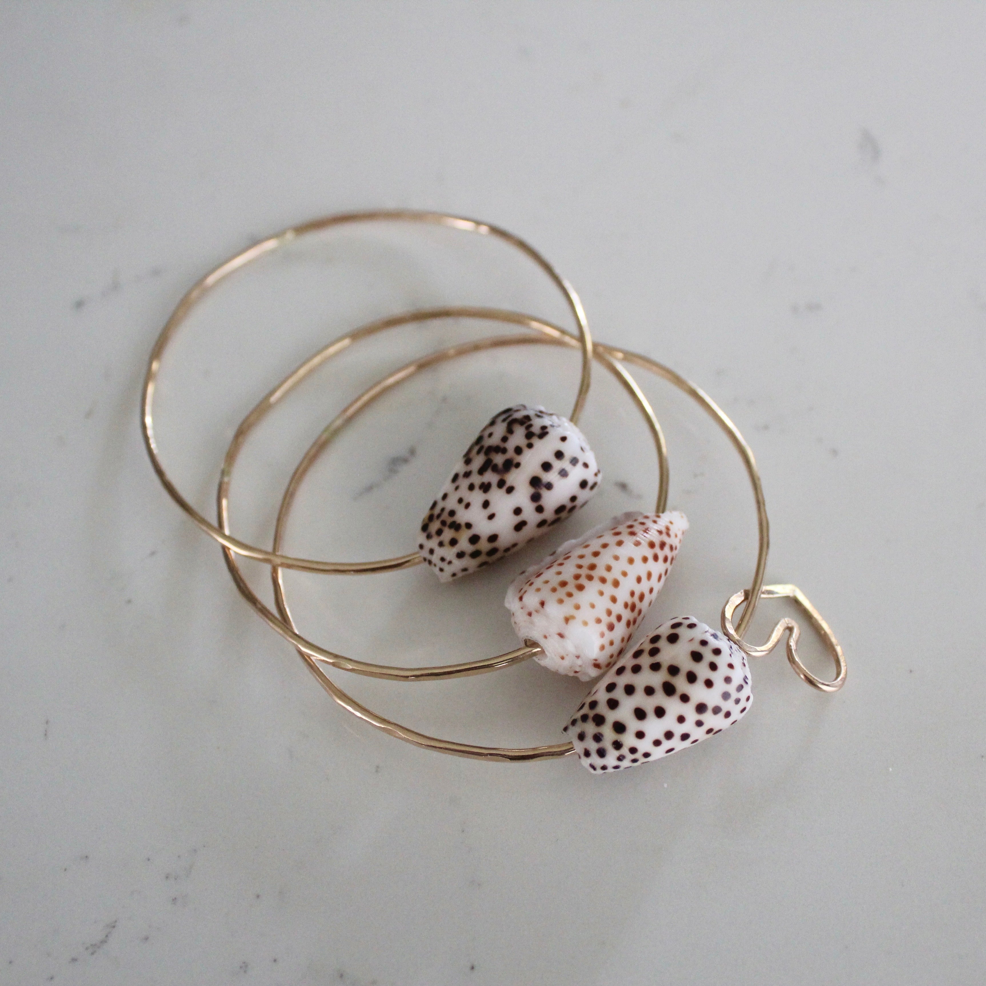 FLEA CONE SHELL BANGLE