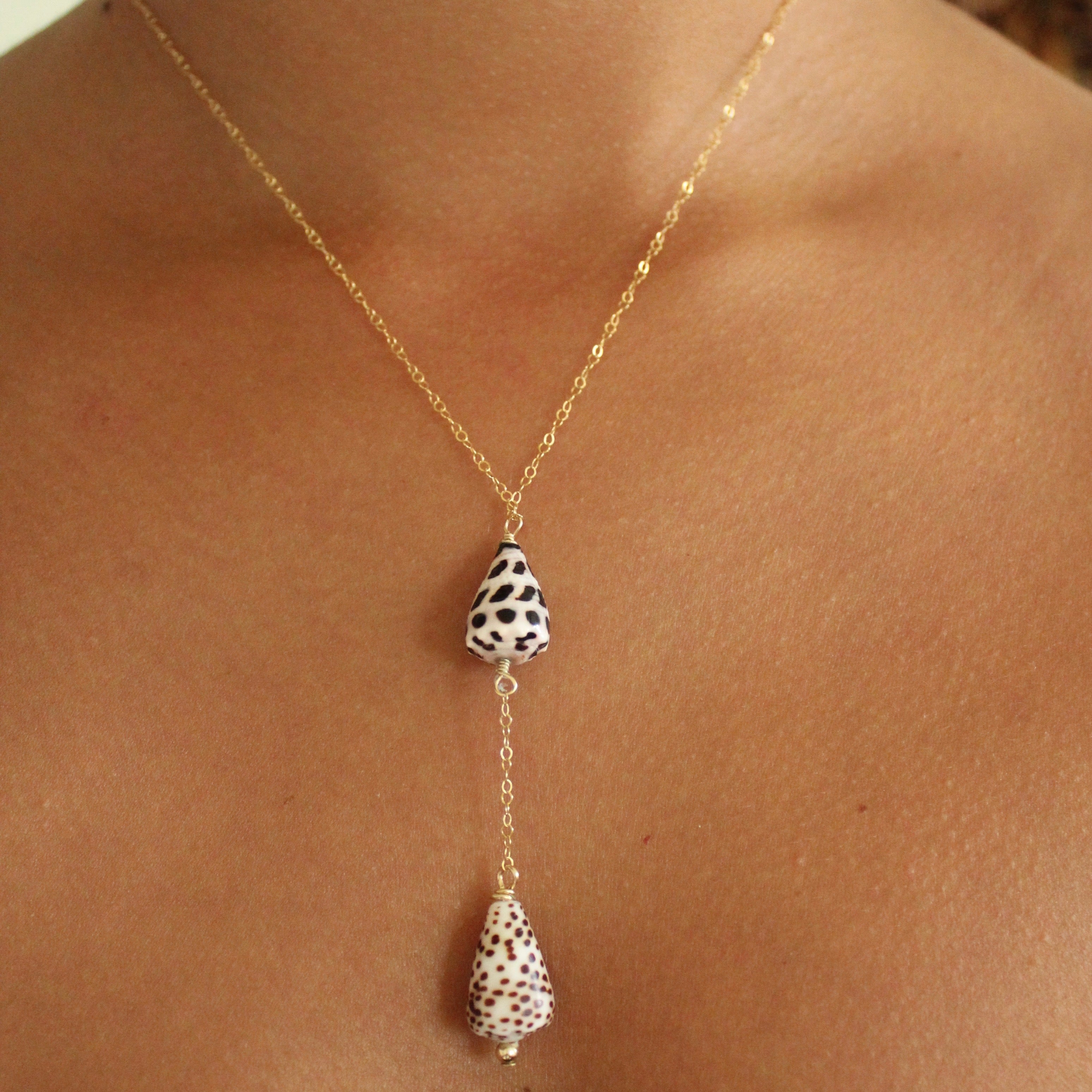 TUNNELS BEACH LARIAT NECKLACE