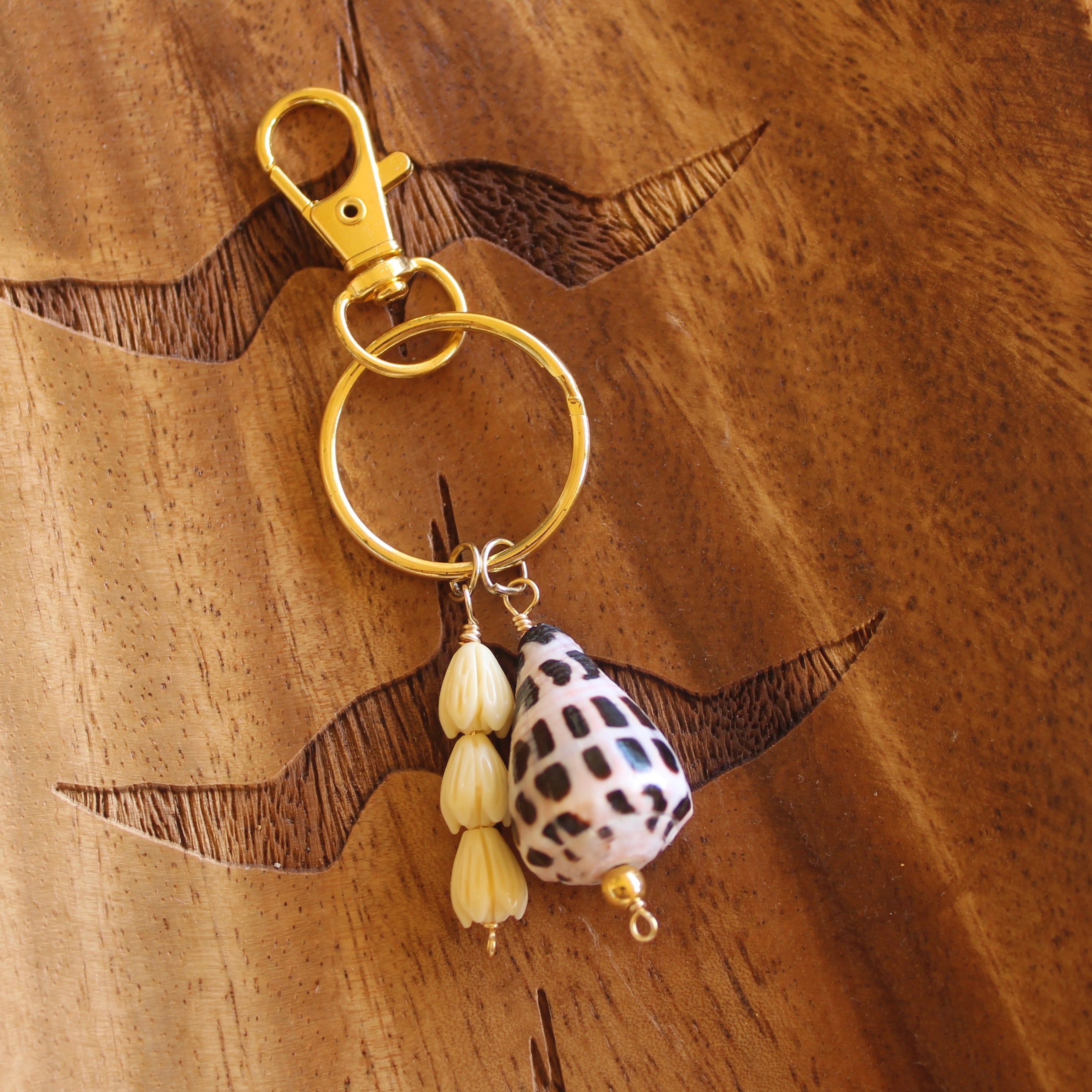 O.G LOCAL GIRL SHELL KEYCHAIN