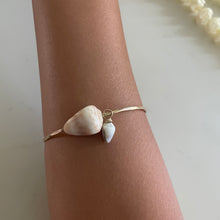 Load image into Gallery viewer, MAMA + BABY CONE SHELL BANGLE SIZE 8
