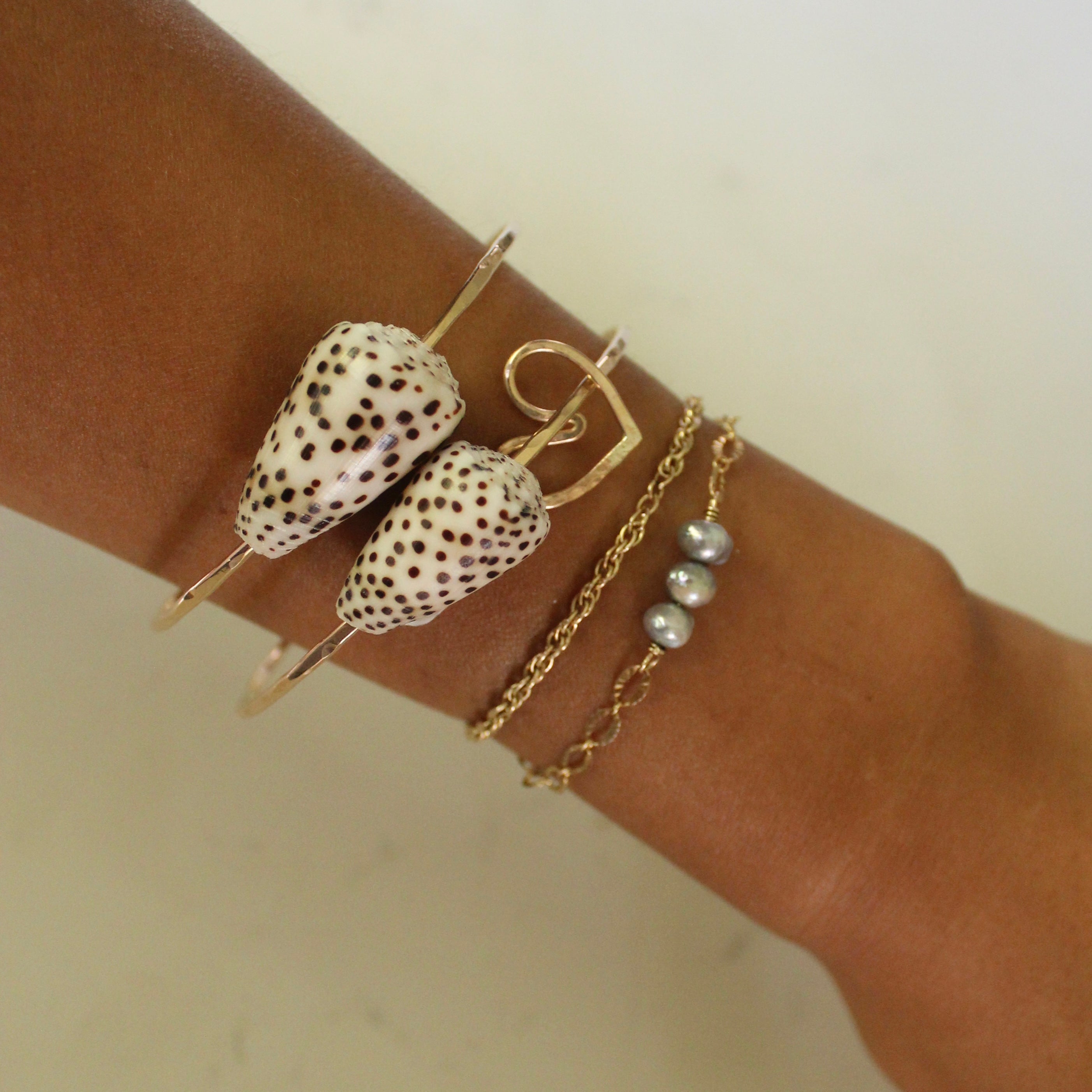 FLEA CONE SHELL BANGLE