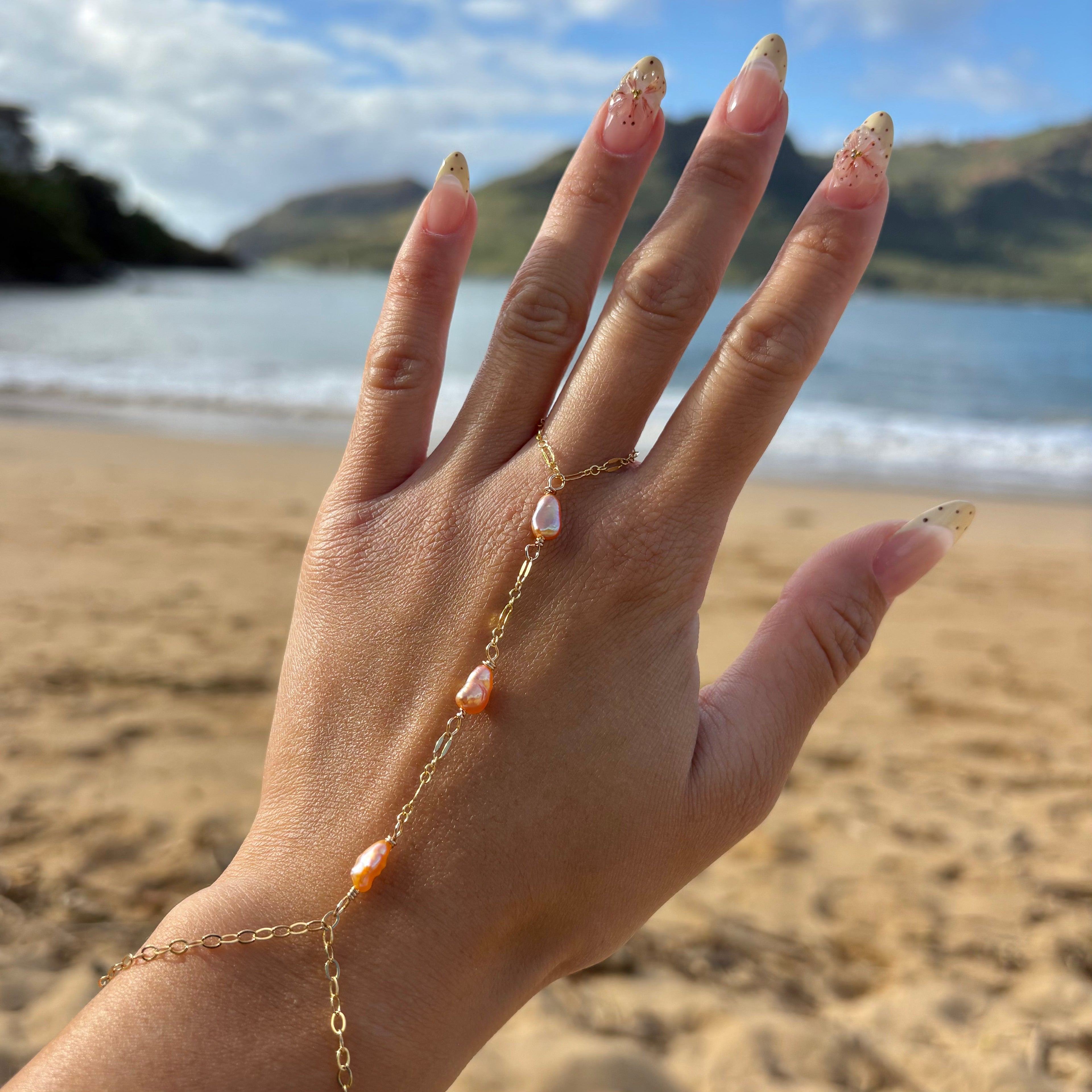 PINK KESHI HAND CHAIN