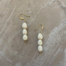 Load image into Gallery viewer, LEI PIKAKE EARRINGS
