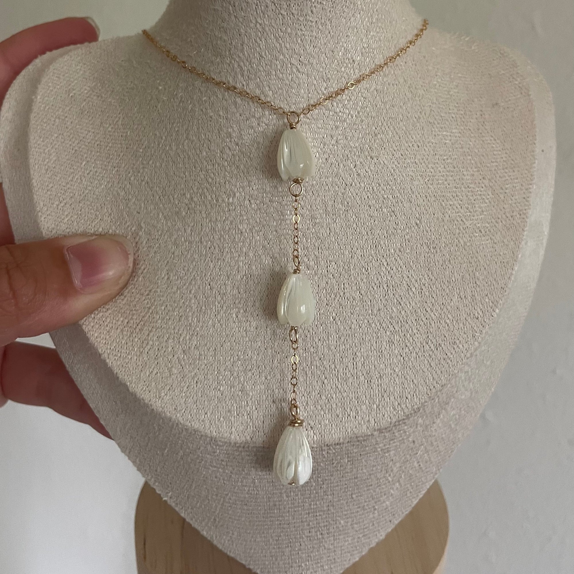 MOTHER OF PEARL PIKAKE LARIAT NECKLACE