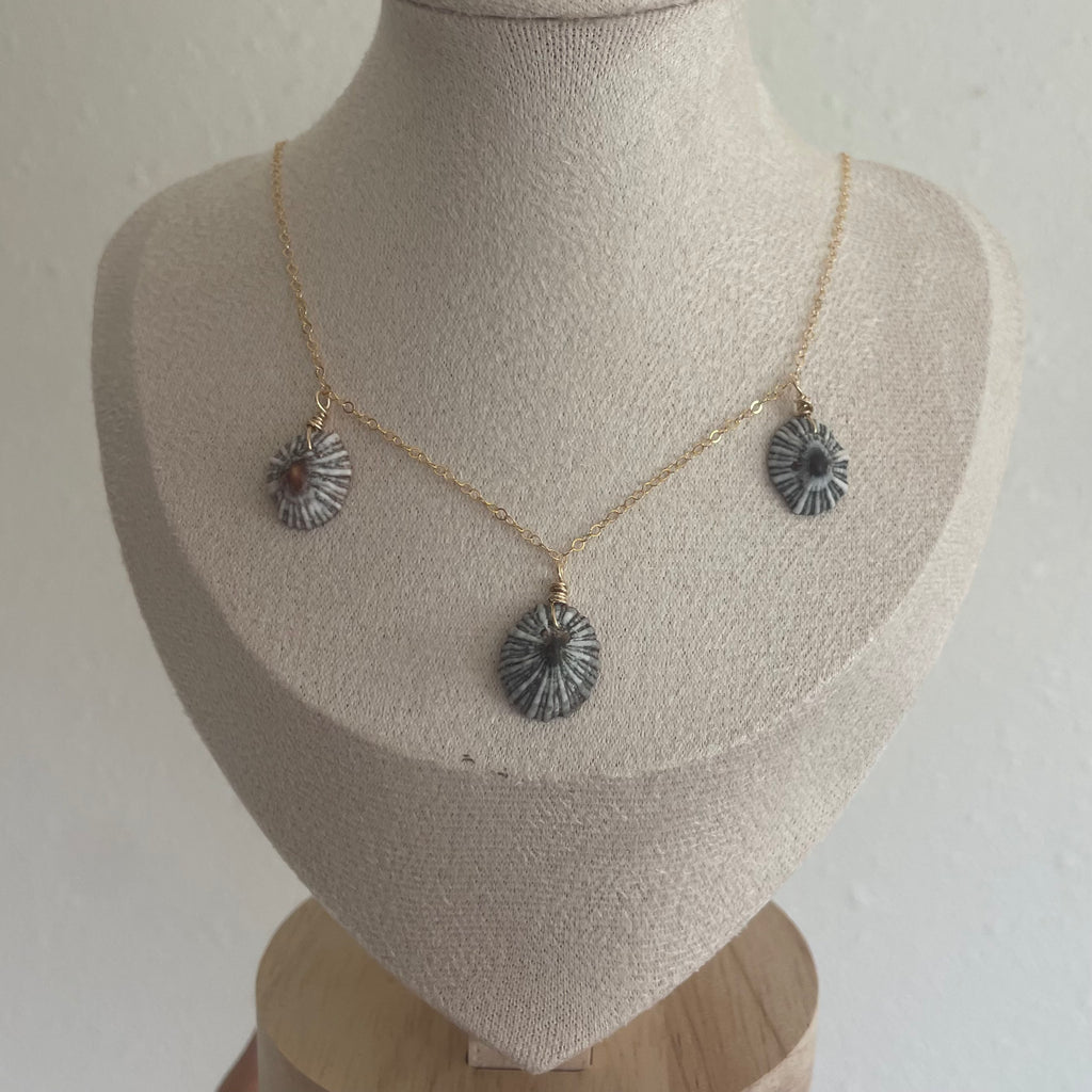 TRIPLE 'OPIHI ‘AWA NECKLACE