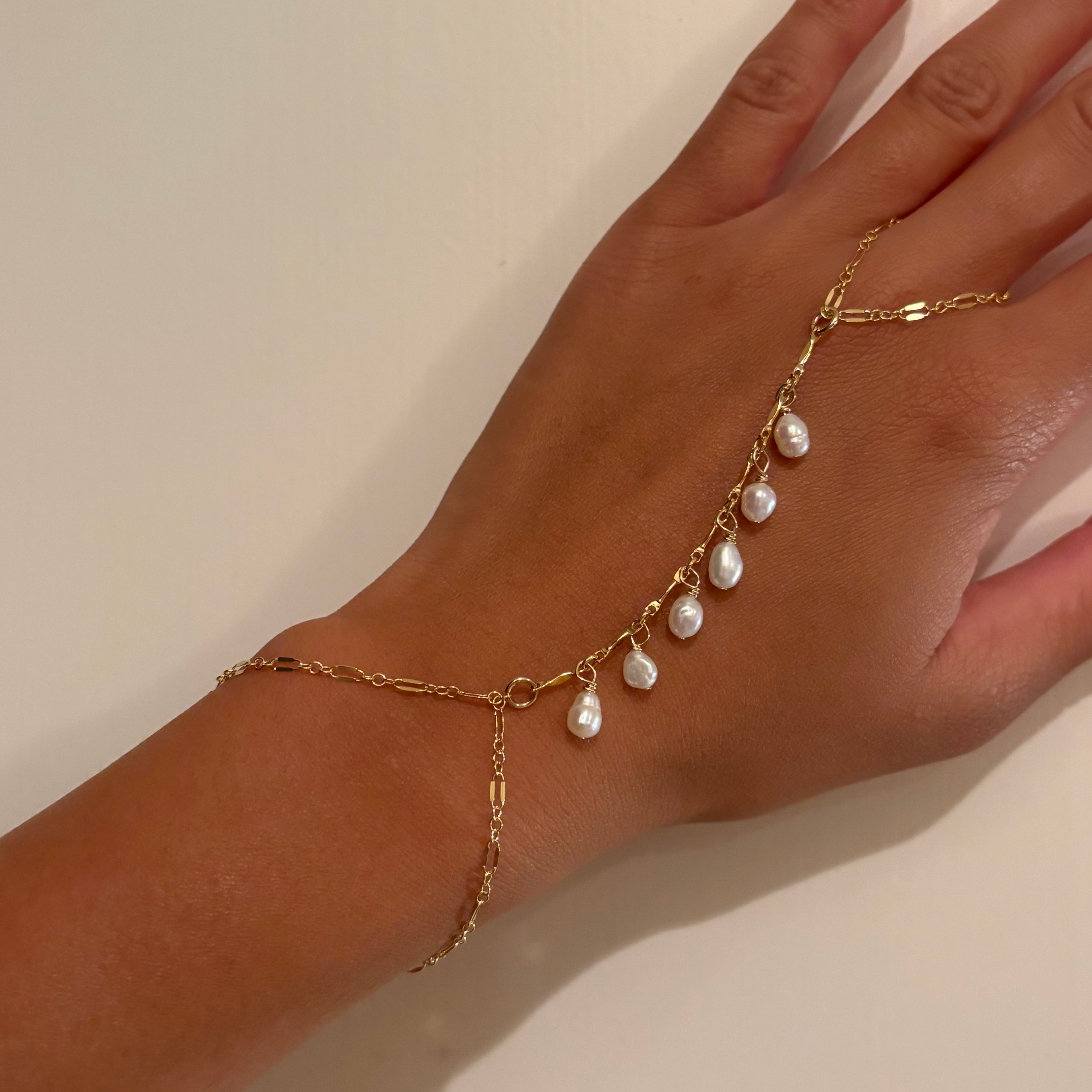 ENDLESS KESHI HAND CHAIN