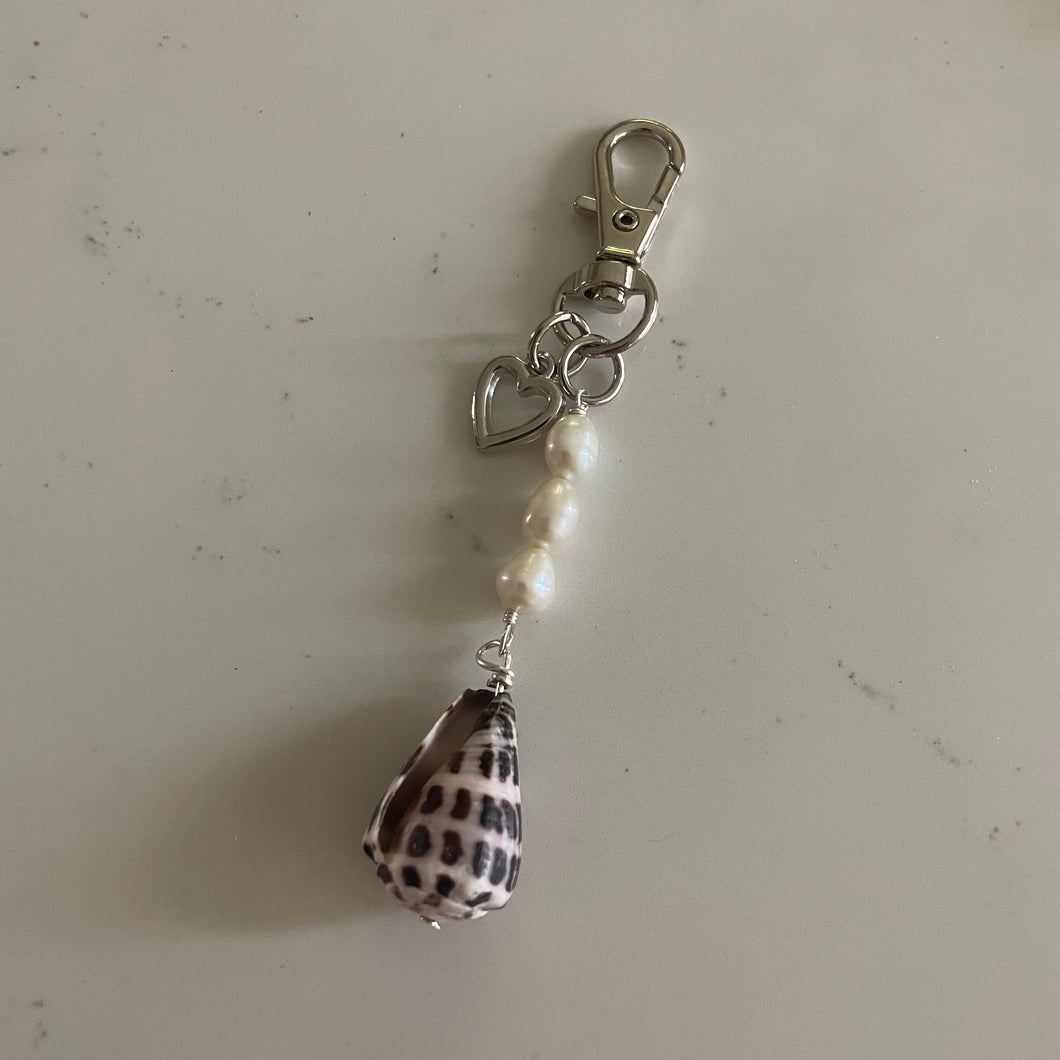 BEACH BABE KEYCHAIN