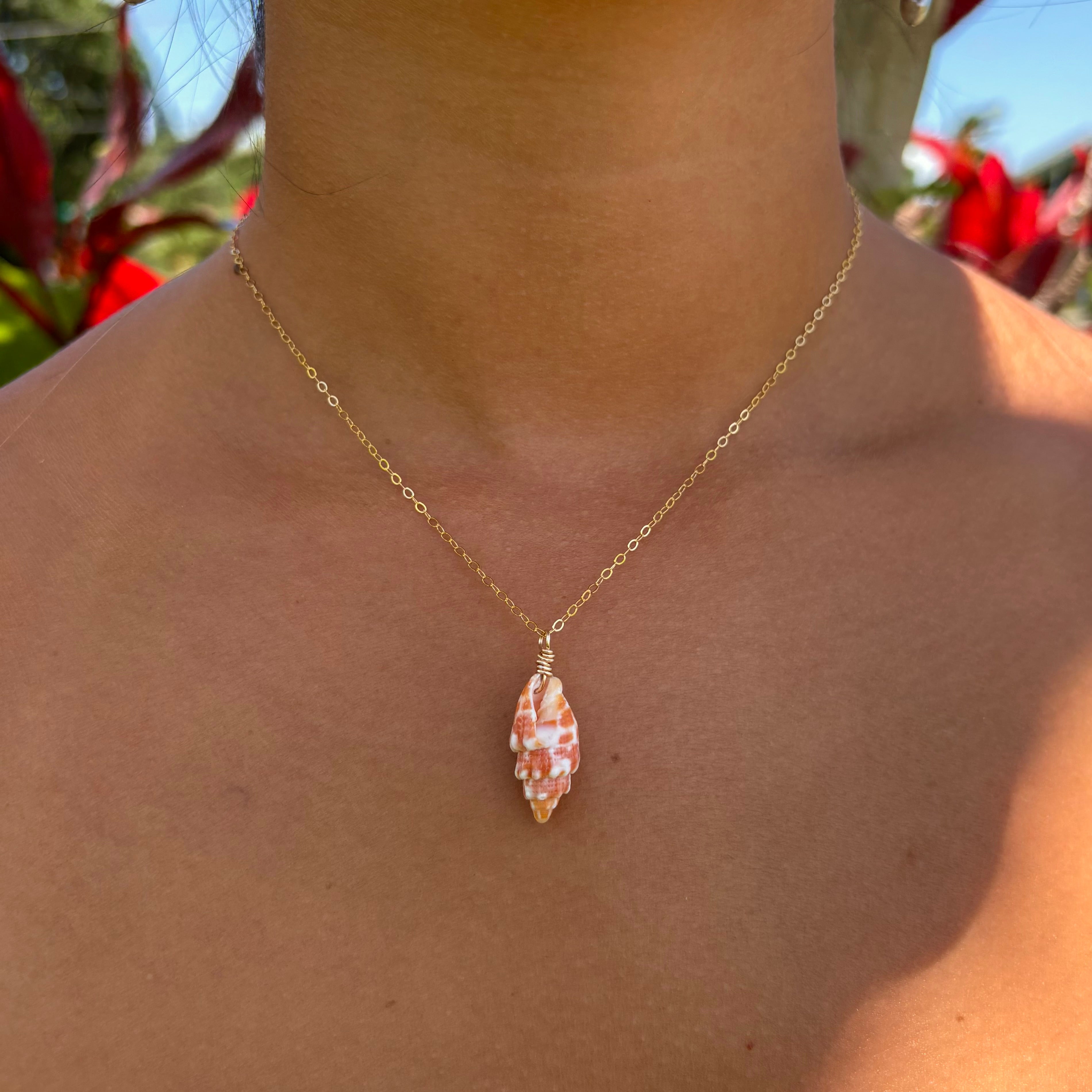 MITER SHELL NECKLACE