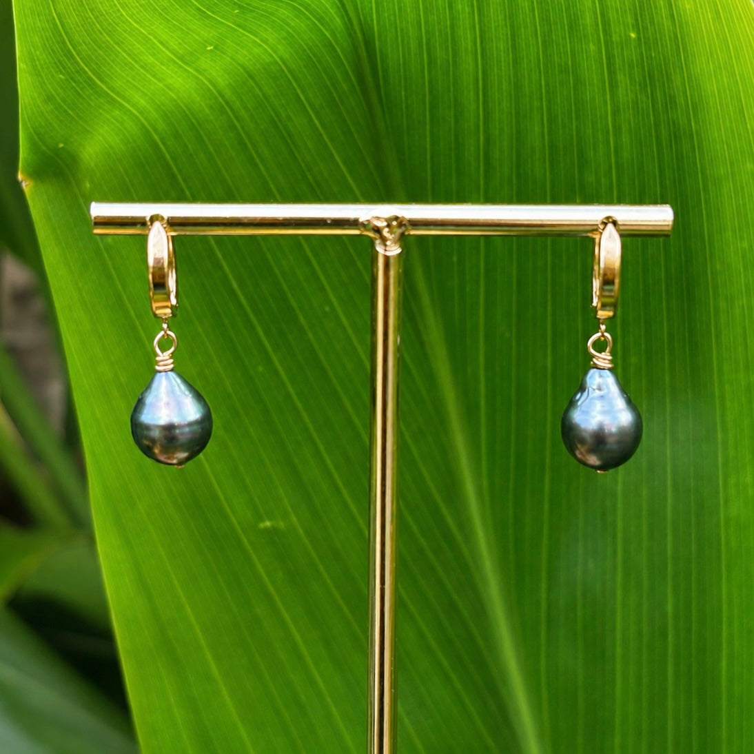 TAHITIAN PEARL HUGGIES