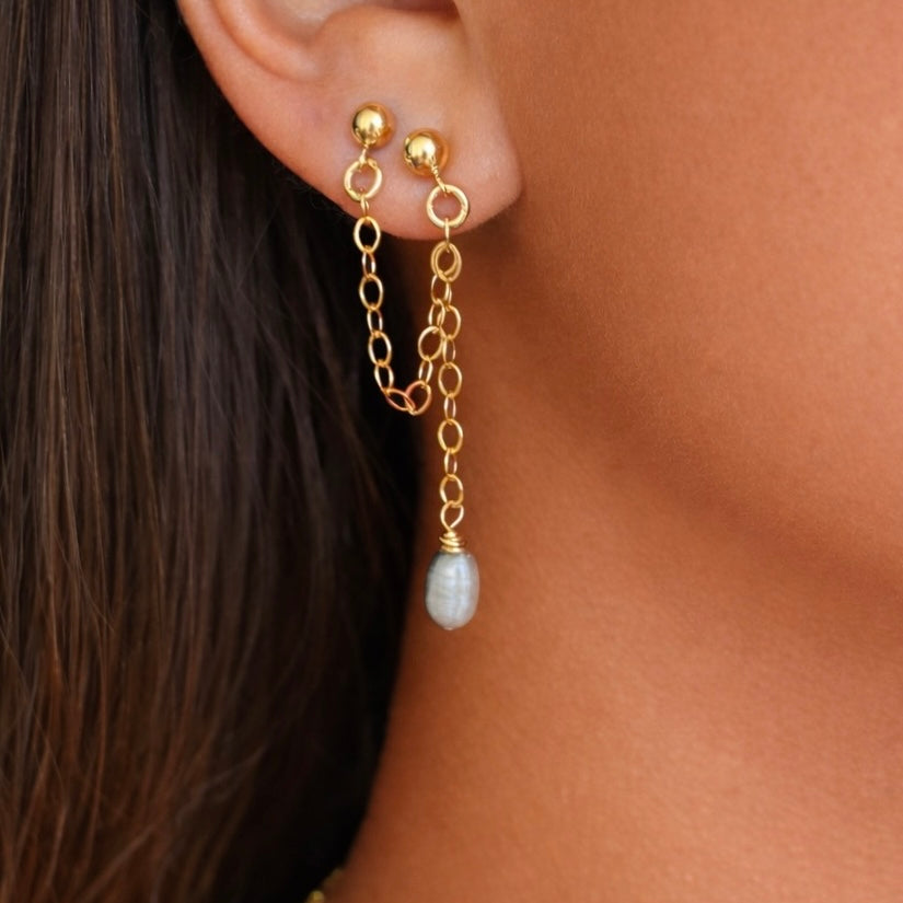 LIGHT GREY KESHI STATEMENT EARRINGS