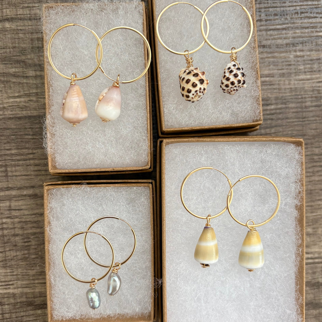 EVERYDAY SHELL HOOP EARRINGS