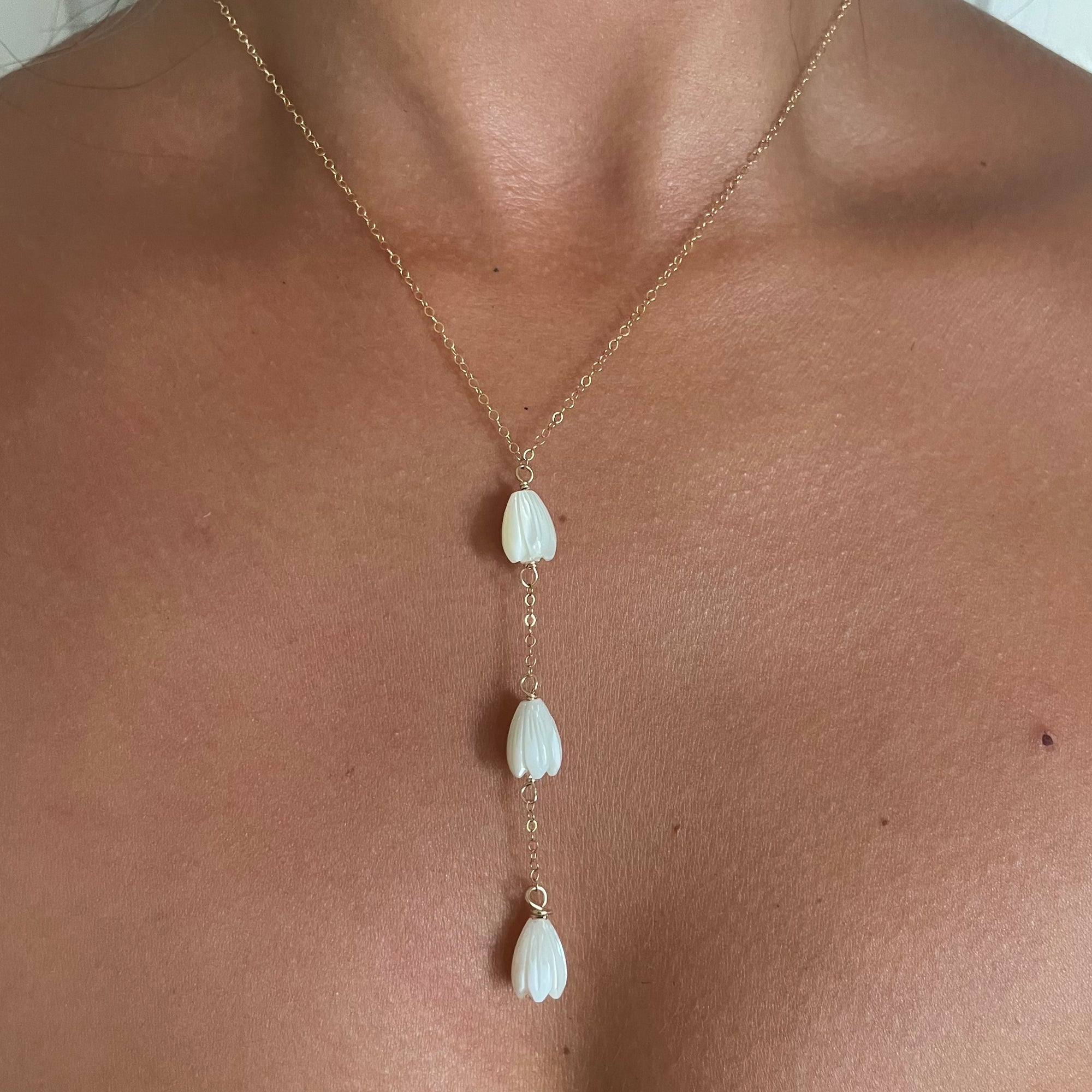 MOTHER OF PEARL PIKAKE LARIAT NECKLACE