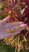 Load and play video in Gallery viewer, HAWAI&#39;I SUNRISE SHELL NECKLACE
